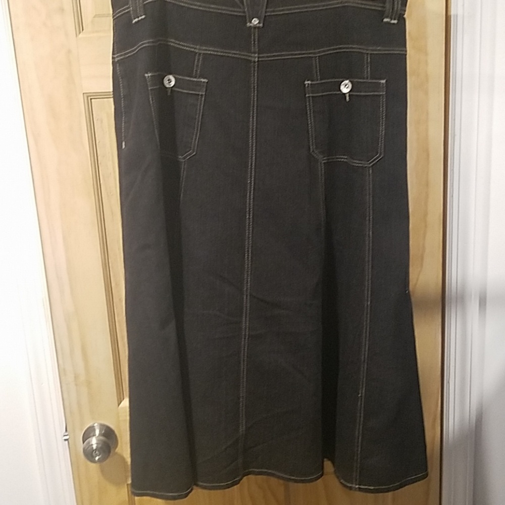 Skirt - Picture 2 of 2